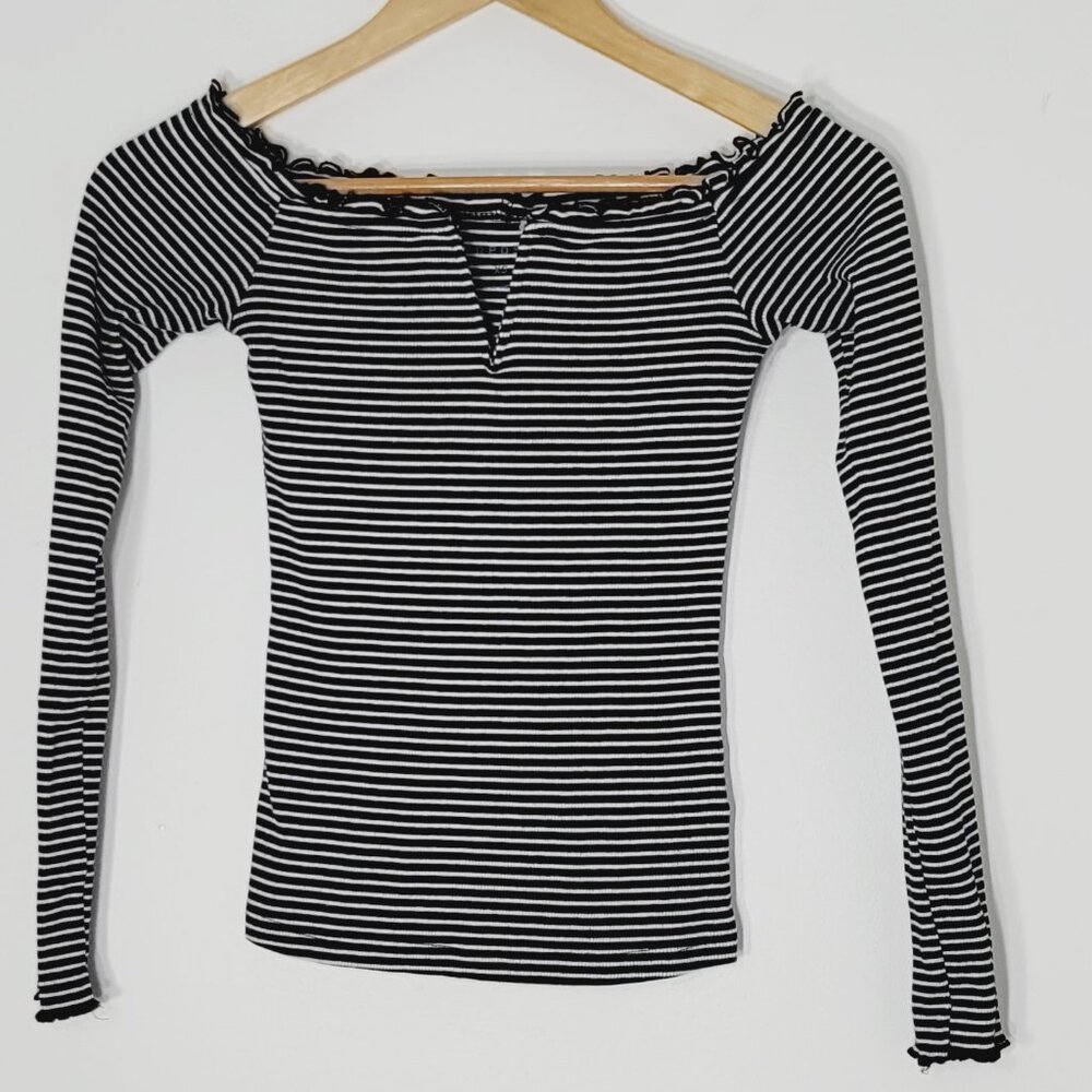 💕 Aeropostale Striped Black White Cotton Spandex Ruffle Neck Rib Y2K 2000s
